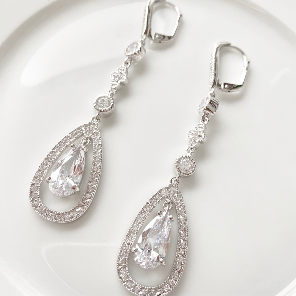 HOST PICK 💎3/$30💎 BEAUTY Drop CZ Wedding, Prom,